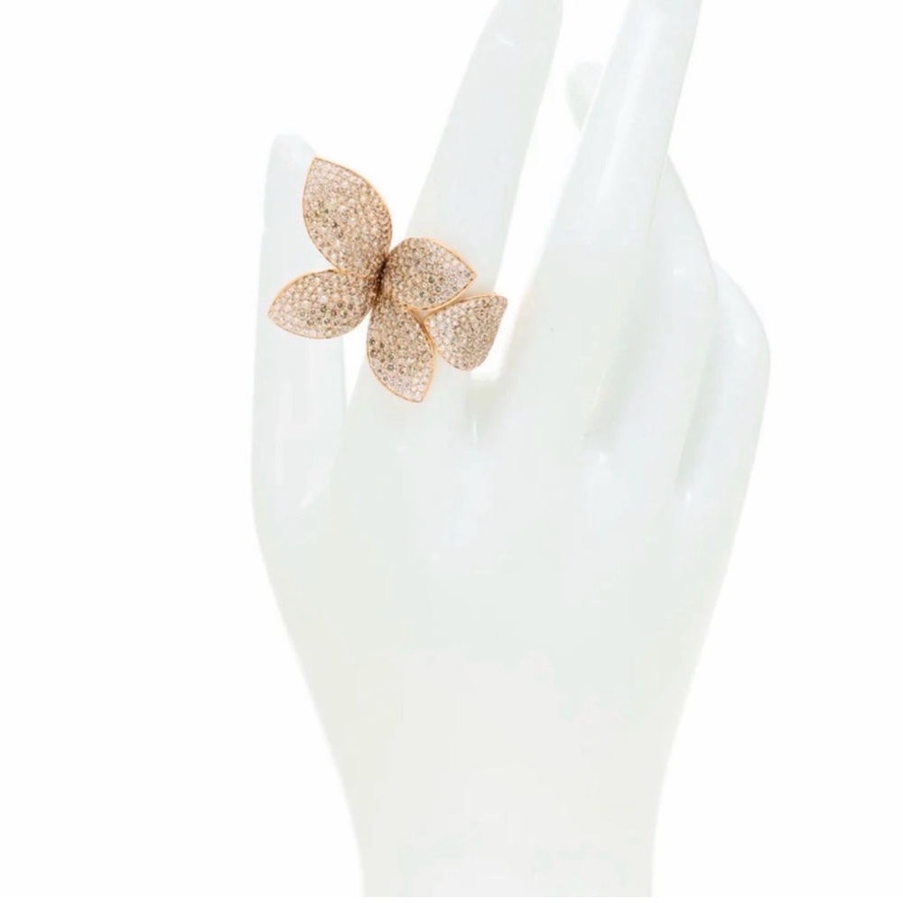 SEGRETI Flower Ring 18k gold $6,000
